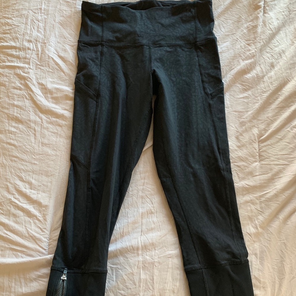 Black crop leggings